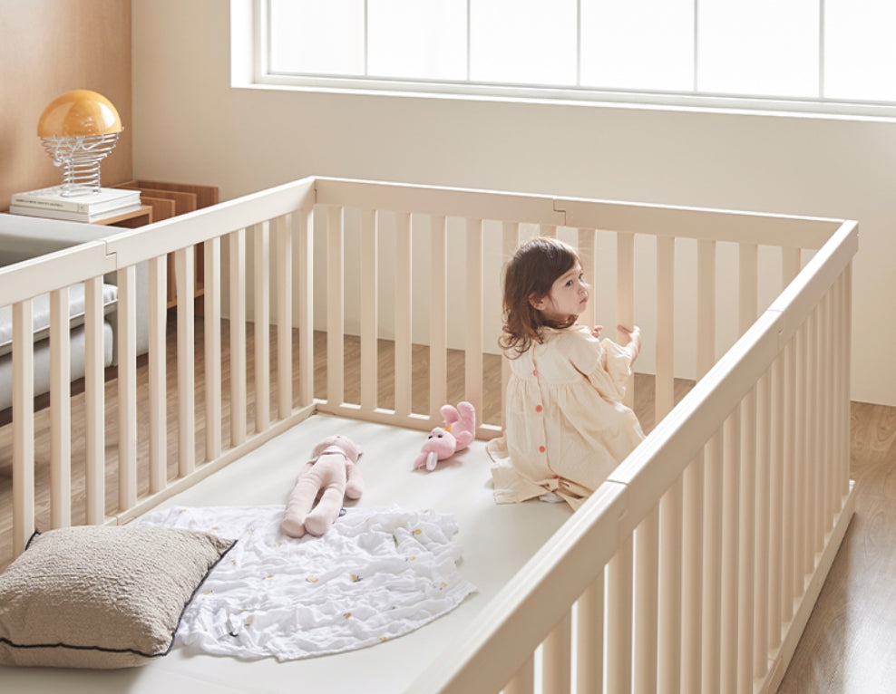 Playard vs Playpen – Which One Is Better for Your Baby?