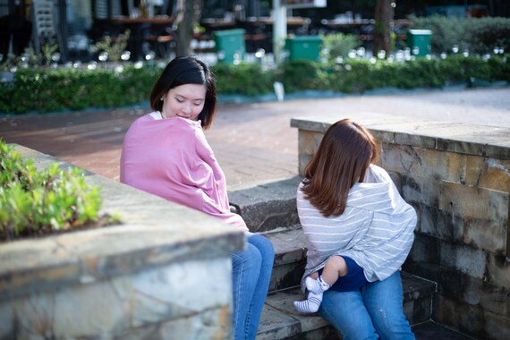 6 Tips to Breastfeed in Public with Confidence