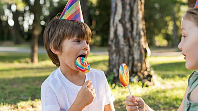 Snacks and Celebrations: Should You Let Your Kids Indulge?
