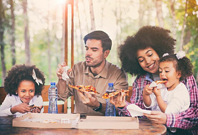 Tips for Dining Out With Kids Safely