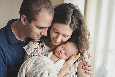 Dos & Don'ts For Visiting A Newborn